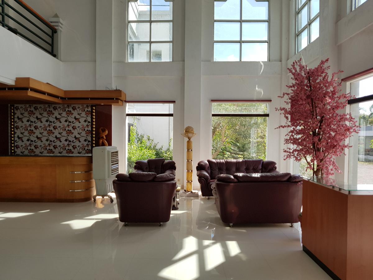 Grand Royal Taliwang Hotel Εξωτερικό φωτογραφία